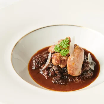 Guiso de colmenillas y molleja de cordero al jerez